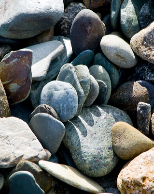 Pebbles on Whitesands beach cast shadows that look like toes