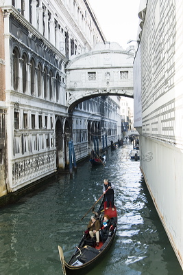 A Gondola passes under the Bridge of Sighs